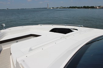 Sea Ray Sundancer 370 Outboard 56 2026 Sea Ray Sundancer 370 Outboard 57