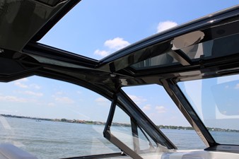 Sea Ray Sundancer 370 Outboard 59 2026 Sea Ray Sundancer 370 Outboard 60