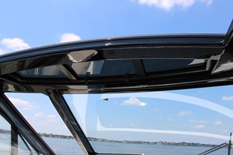 Sea Ray Sundancer 370 Outboard 60 2026 Sea Ray Sundancer 370 Outboard 61