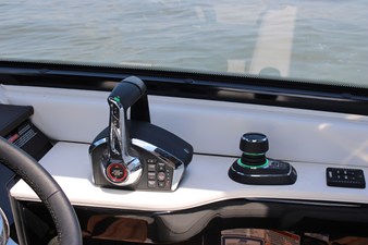 Sea Ray Sundancer 370 Outboard 64 2026 Sea Ray Sundancer 370 Outboard 65