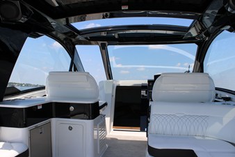 Sea Ray Sundancer 370 Outboard 67 2026 Sea Ray Sundancer 370 Outboard 68