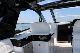 Sea Ray Sundancer 370 Outboard 68 2026 Sea Ray Sundancer 370 Outboard 69