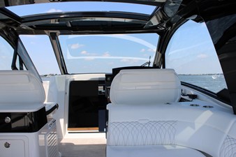 Sea Ray Sundancer 370 Outboard 69 2026 Sea Ray Sundancer 370 Outboard 70