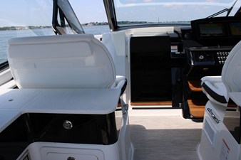Sea Ray Sundancer 370 Outboard 70 2026 Sea Ray Sundancer 370 Outboard 71