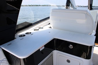 Sea Ray Sundancer 370 Outboard 71 2026 Sea Ray Sundancer 370 Outboard 72