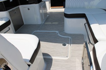 Sea Ray Sundancer 370 Outboard 72 2026 Sea Ray Sundancer 370 Outboard 73