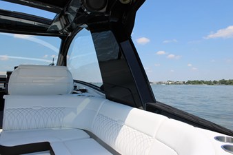 Sea Ray Sundancer 370 Outboard 75 2026 Sea Ray Sundancer 370 Outboard 76