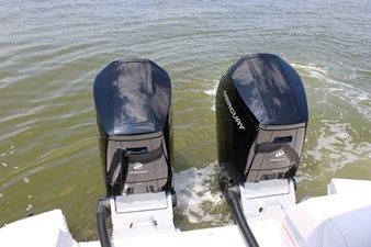 Sea Ray Sundancer 370 Outboard 77 2026 Sea Ray Sundancer 370 Outboard 78