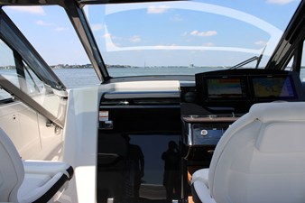 Sea Ray Sundancer 370 Outboard 79 2026 Sea Ray Sundancer 370 Outboard 80