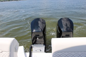 Sea Ray Sundancer 370 Outboard 82 2026 Sea Ray Sundancer 370 Outboard 83