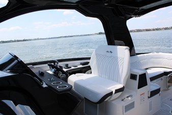 Sea Ray Sundancer 370 Outboard 88 2026 Sea Ray Sundancer 370 Outboard 89