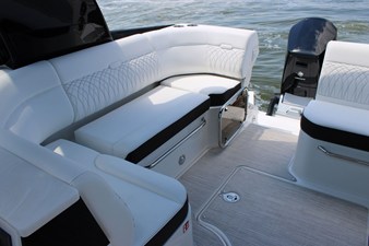 Sea Ray Sundancer 370 Outboard 89 2026 Sea Ray Sundancer 370 Outboard 90