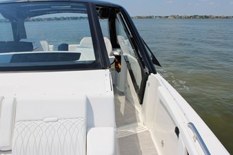Sea Ray Sundancer 370 Outboard 92 2026 Sea Ray Sundancer 370 Outboard 93