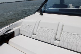 Sea Ray Sundancer 370 Outboard 95 2026 Sea Ray Sundancer 370 Outboard 96