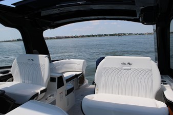 Sea Ray Sundancer 370 Outboard 96 2026 Sea Ray Sundancer 370 Outboard 97