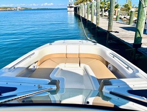 Boston Whaler 320 VANTAGE 6 2016 Boston Whaler 320 VANTAGE 7