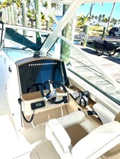 Boston Whaler 320 VANTAGE 10 2016 Boston Whaler 320 VANTAGE 11