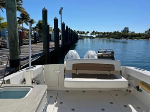 Boston Whaler 320 VANTAGE 14 2016 Boston Whaler 320 VANTAGE 15