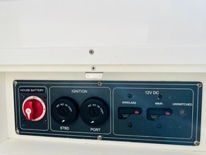 Boston Whaler 320 VANTAGE 22 2016 Boston Whaler 320 VANTAGE 23