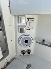 Boston Whaler 320 VANTAGE 24 2016 Boston Whaler 320 VANTAGE 25