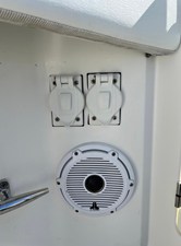 Boston Whaler 320 VANTAGE 25 2016 Boston Whaler 320 VANTAGE 26