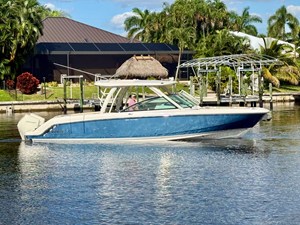 Boston Whaler 32 DC 1 2023 Boston Whaler 32 DC 2