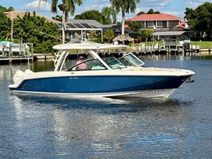 Boston Whaler 32 DC 2 2023 Boston Whaler 32 DC 3