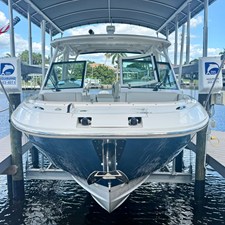 Boston Whaler 32 DC 3 2023 Boston Whaler 32 DC 4