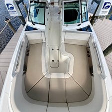 Boston Whaler 32 DC 8 2023 Boston Whaler 32 DC 9