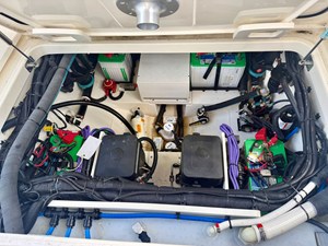 Boston Whaler 32 DC 24 2023 Boston Whaler 32 DC 25