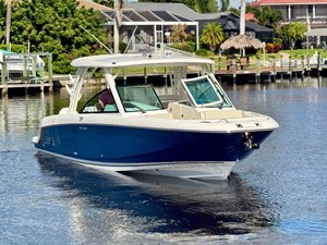 Boston Whaler 32 DC 26 2023 Boston Whaler 32 DC 27
