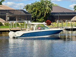 Boston Whaler 32 DC 27 2023 Boston Whaler 32 DC 28