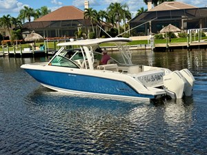 Boston Whaler 32 DC 30 2023 Boston Whaler 32 DC 31