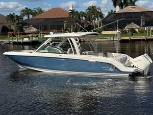 Boston Whaler 32 DC 31 2023 Boston Whaler 32 DC 32