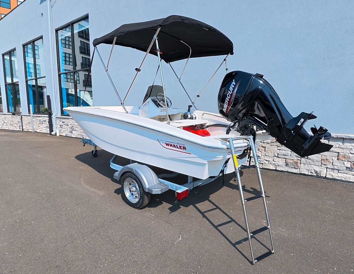 2027 Boston Whaler 130 Super Sport 4