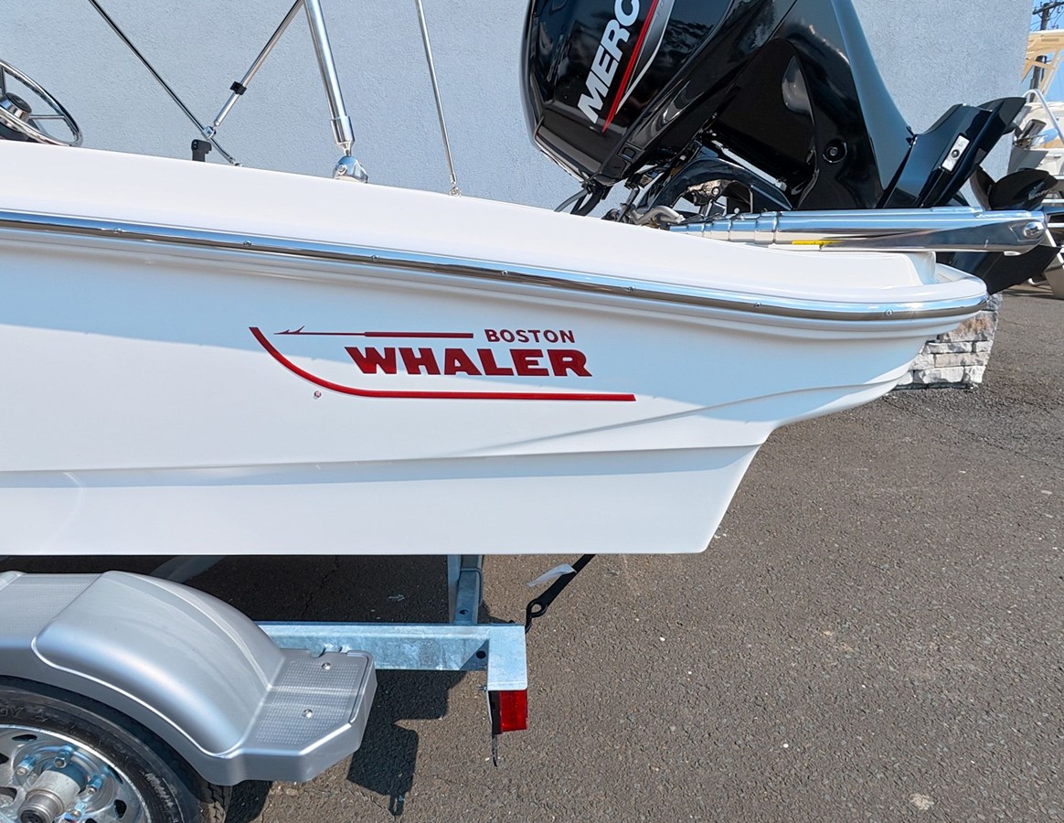 2027 Boston Whaler 130 Super Sport 5