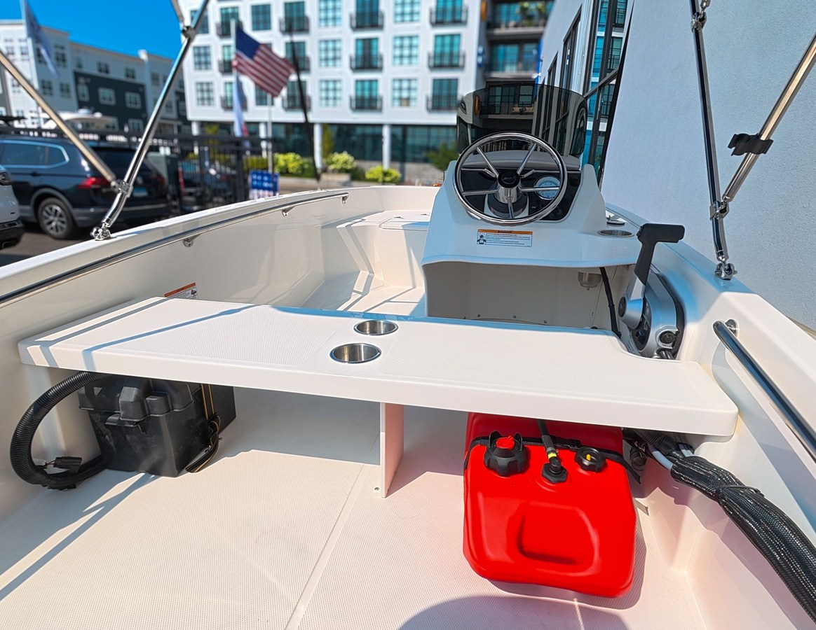 2027 Boston Whaler 130 Super Sport 8