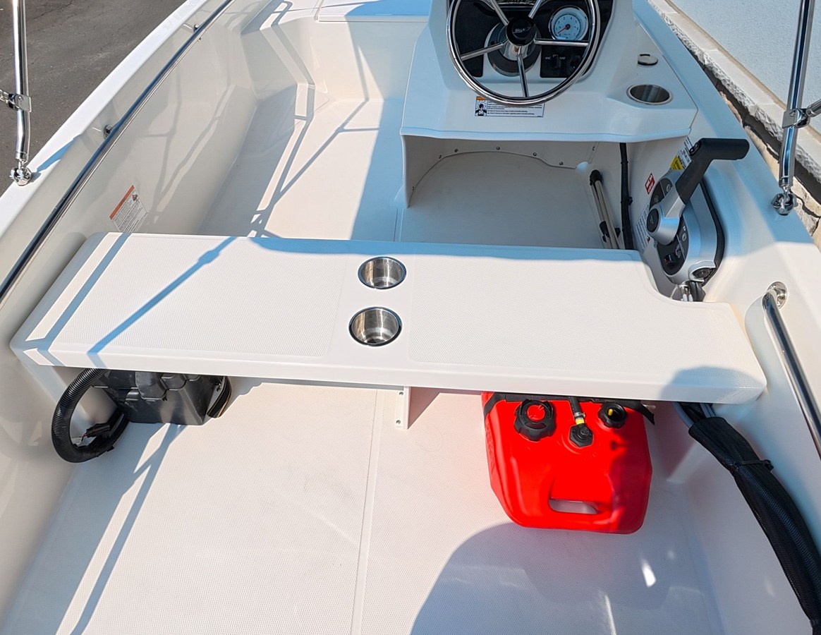 2027 Boston Whaler 130 Super Sport 9