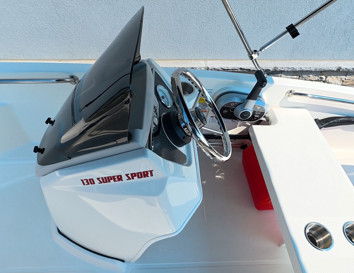 2027 Boston Whaler 130 Super Sport 10