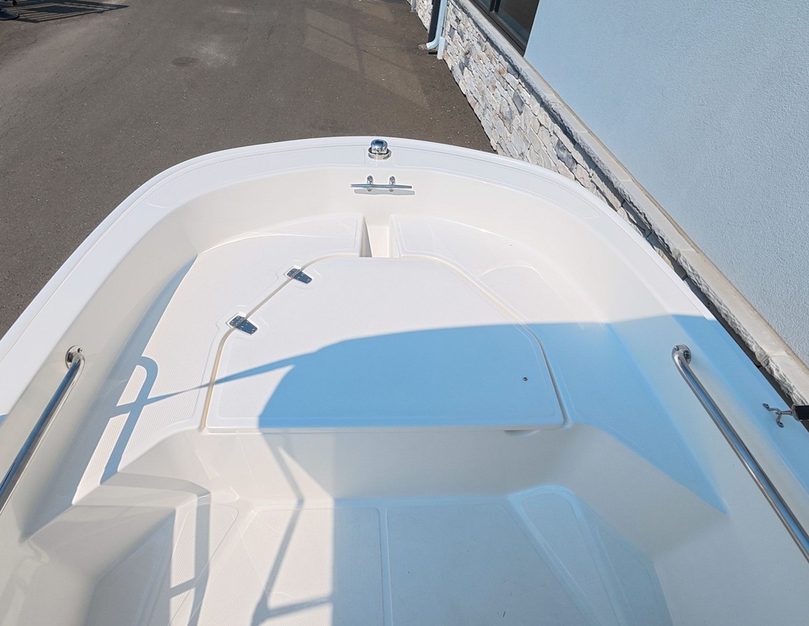 2027 Boston Whaler 130 Super Sport 12