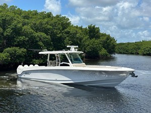 Boston Whaler 380 OUTRAGE 0 2021 Boston Whaler 380 OUTRAGE 1