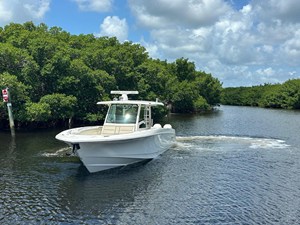 Boston Whaler 380 OUTRAGE 4 2021 Boston Whaler 380 OUTRAGE 5