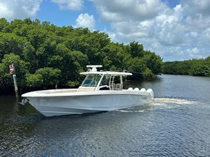 Boston Whaler 380 OUTRAGE 5 2021 Boston Whaler 380 OUTRAGE 6