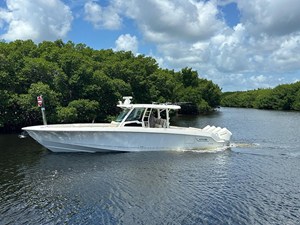 Boston Whaler 380 OUTRAGE 6 2021 Boston Whaler 380 OUTRAGE 7