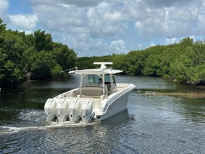 Boston Whaler 380 OUTRAGE 8 2021 Boston Whaler 380 OUTRAGE 9
