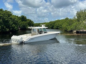 Boston Whaler 380 OUTRAGE 9 2021 Boston Whaler 380 OUTRAGE 10