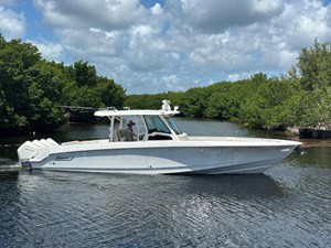 Boston Whaler 380 OUTRAGE 11 2021 Boston Whaler 380 OUTRAGE 12
