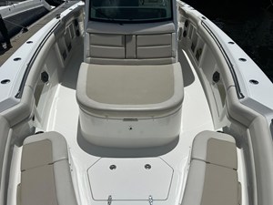 Boston Whaler 380 OUTRAGE 15 2021 Boston Whaler 380 OUTRAGE 16