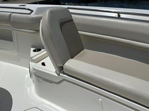 Boston Whaler 380 OUTRAGE 16 2021 Boston Whaler 380 OUTRAGE 17