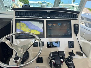 Boston Whaler 380 OUTRAGE 21 2021 Boston Whaler 380 OUTRAGE 22